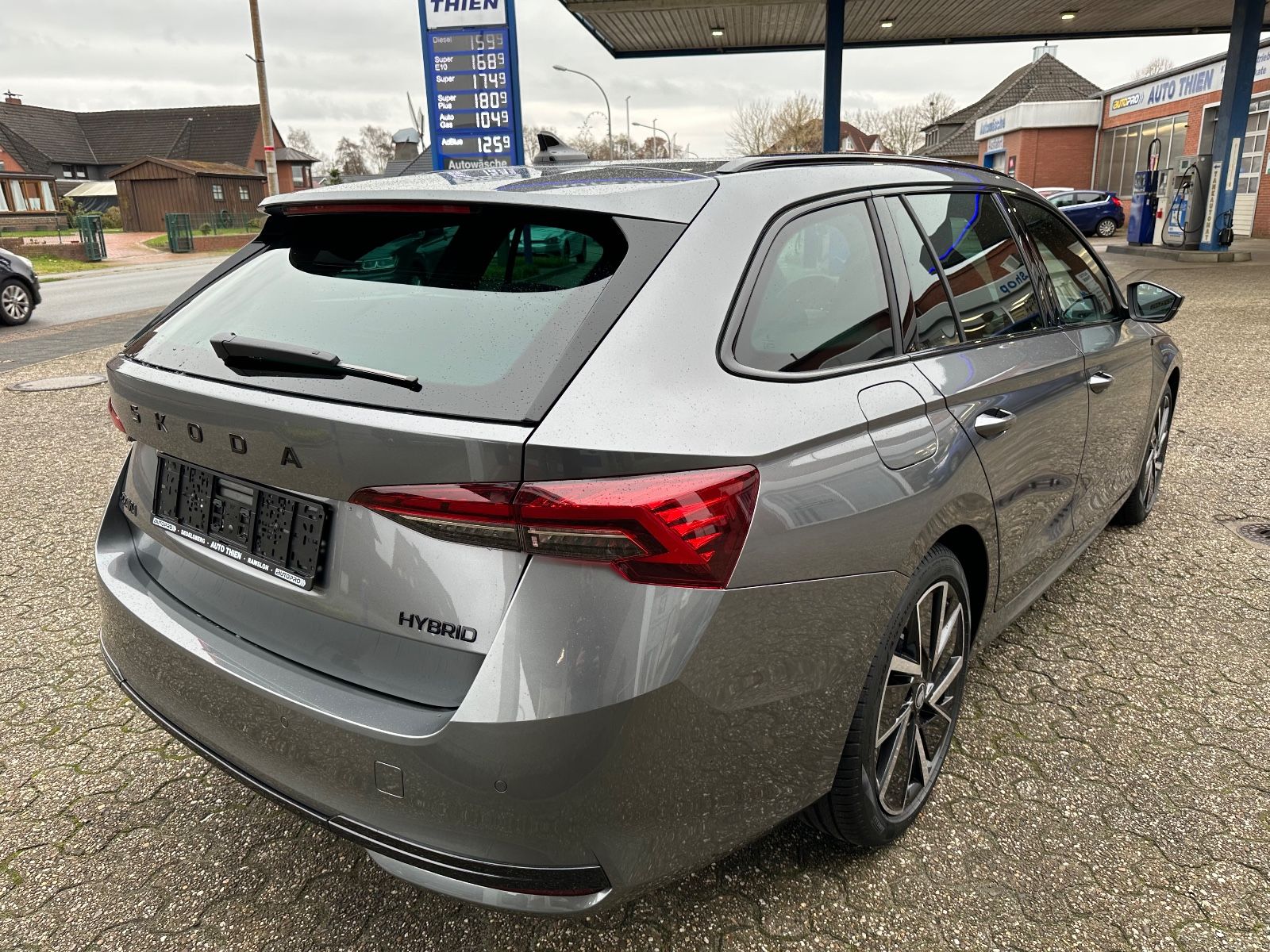 Fahrzeugabbildung SKODA Octavia Combi 1.5 TSI Sportline DSG Navi/ACC/APP