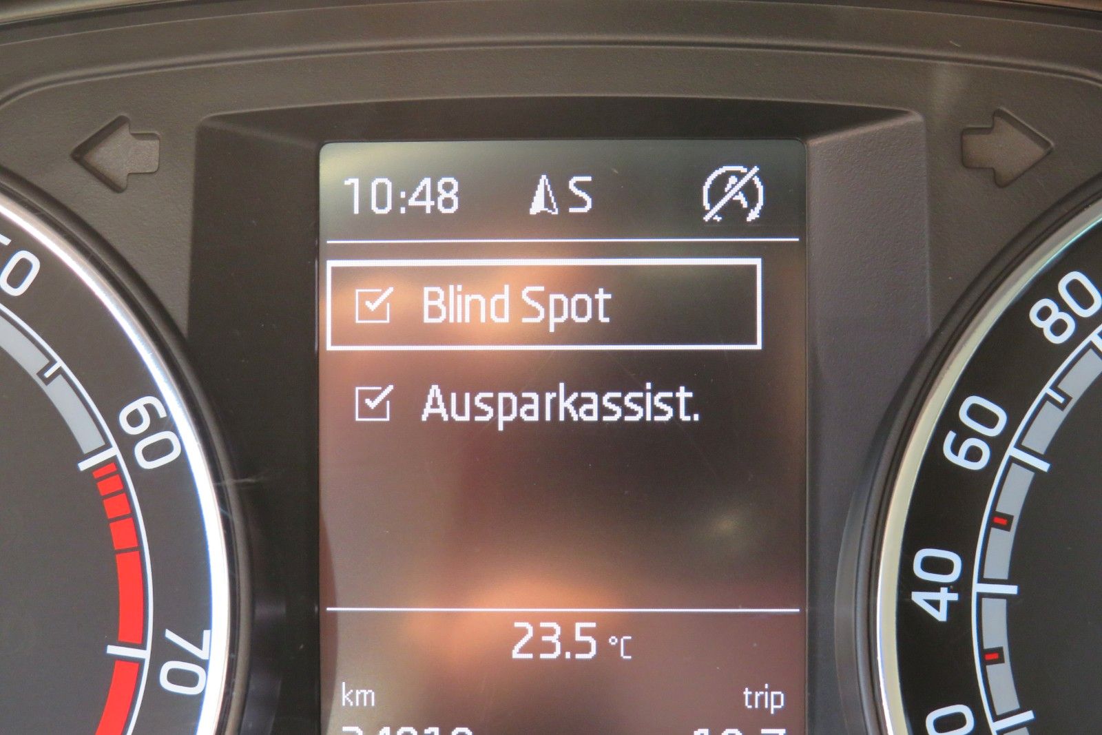 Fahrzeugabbildung SKODA Fabia Combi Ambition PDC NAVI APP SITZH. 1.HD