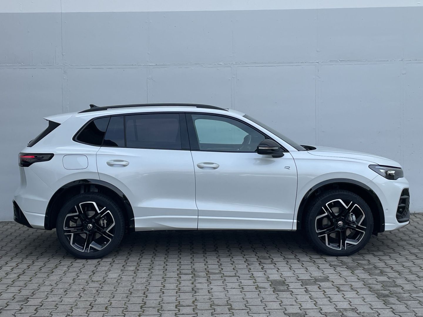 Tiguan 1.5 TSI eHybrid DSG HUD/AHK/Pano/DCC Pro