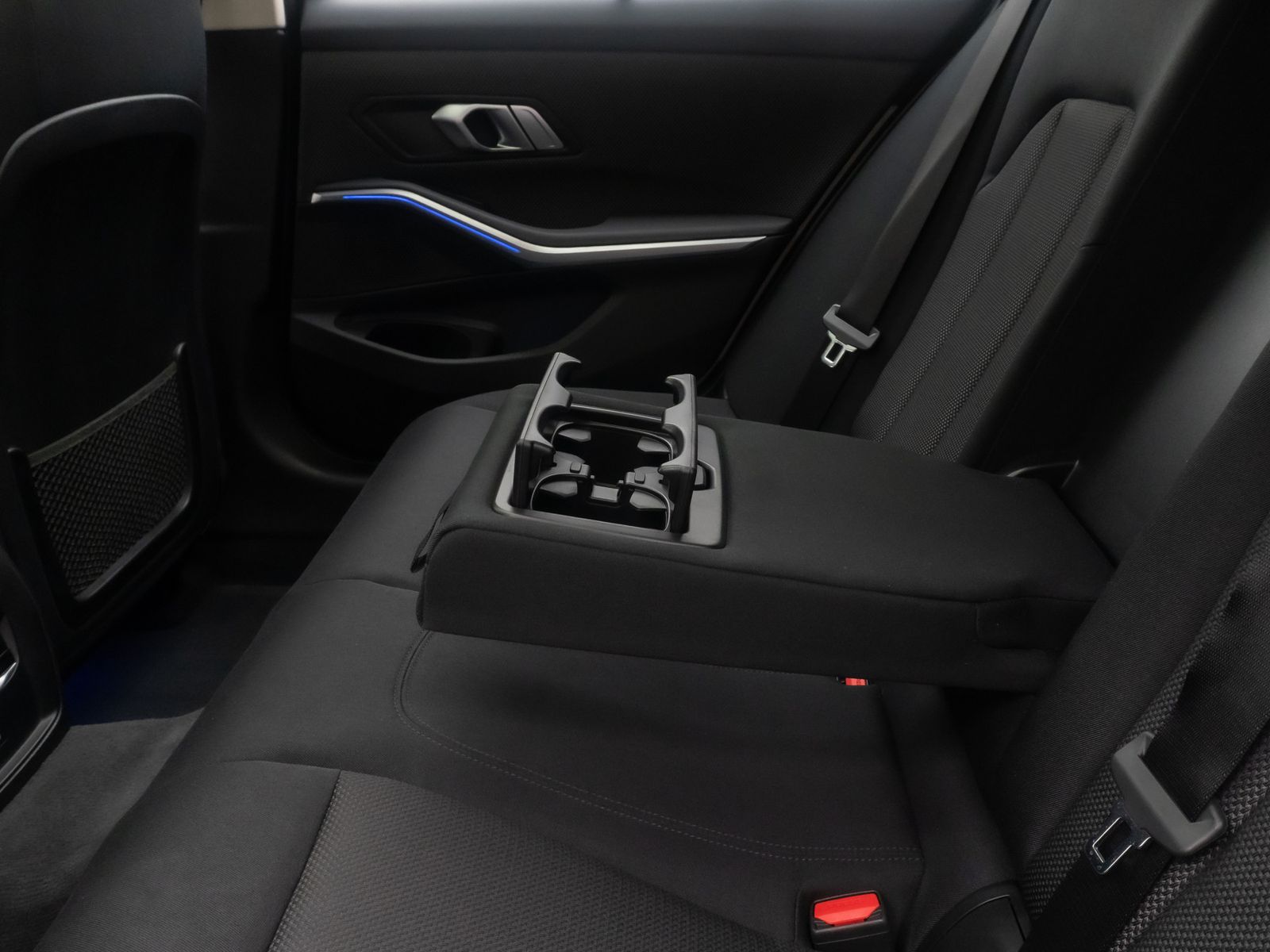 Fahrzeugabbildung BMW 330i AHK Kamera DAB Laser Panorama M Sport HIFi