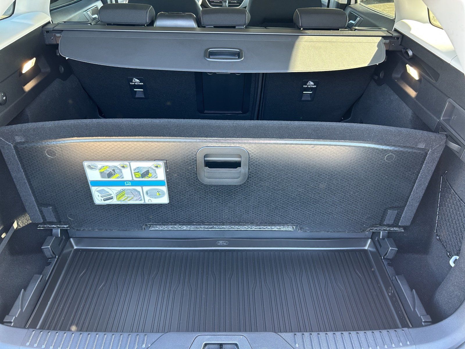 Fahrzeugabbildung Ford Focus Titanium x MHEV LED Schein. B&O Winter Pa.