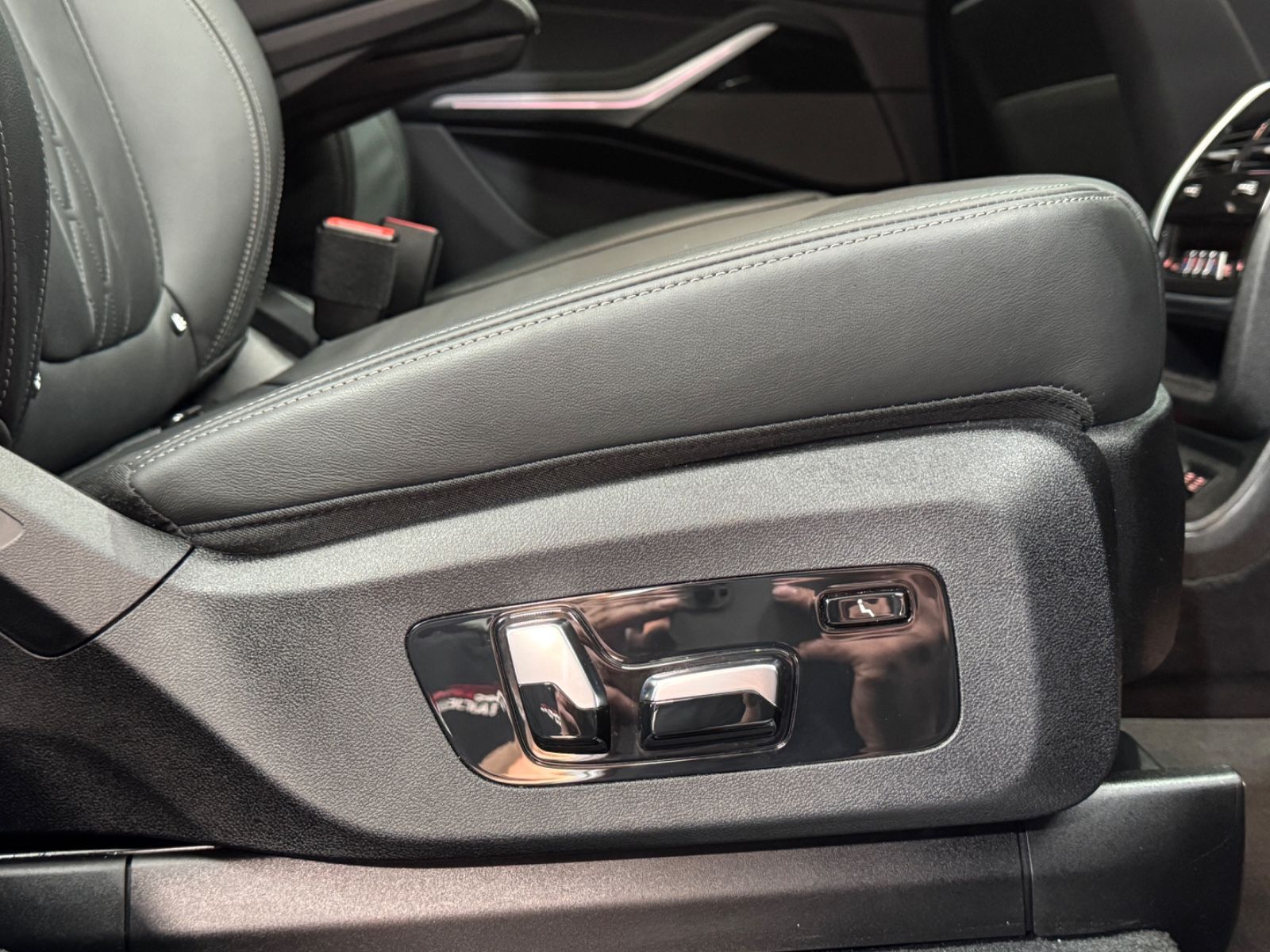 Fahrzeugabbildung BMW X7 xDrive 40 d M SPORT PRO|SKY-LOUNGE|MASSAGE|