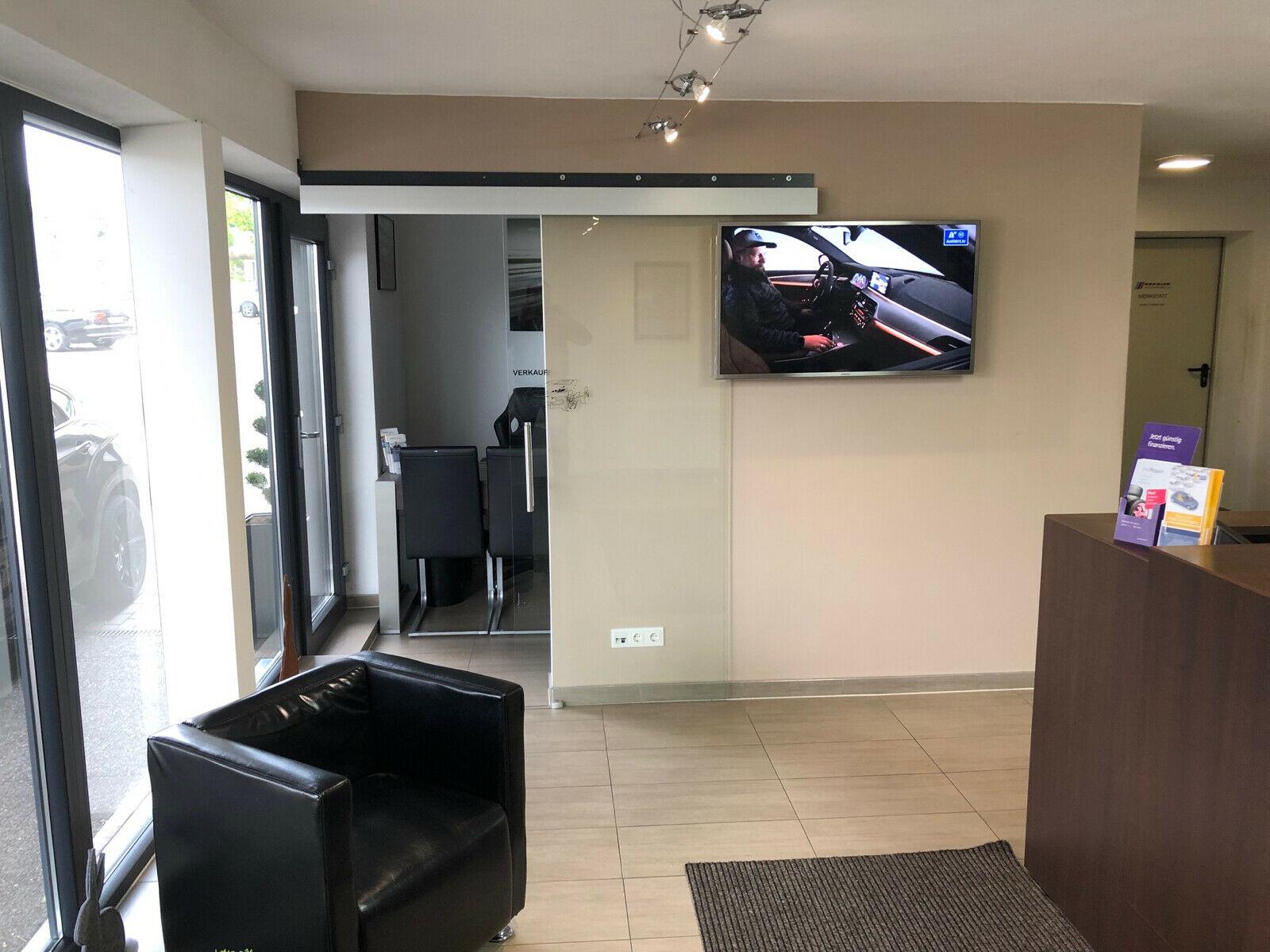 showroom-image-top