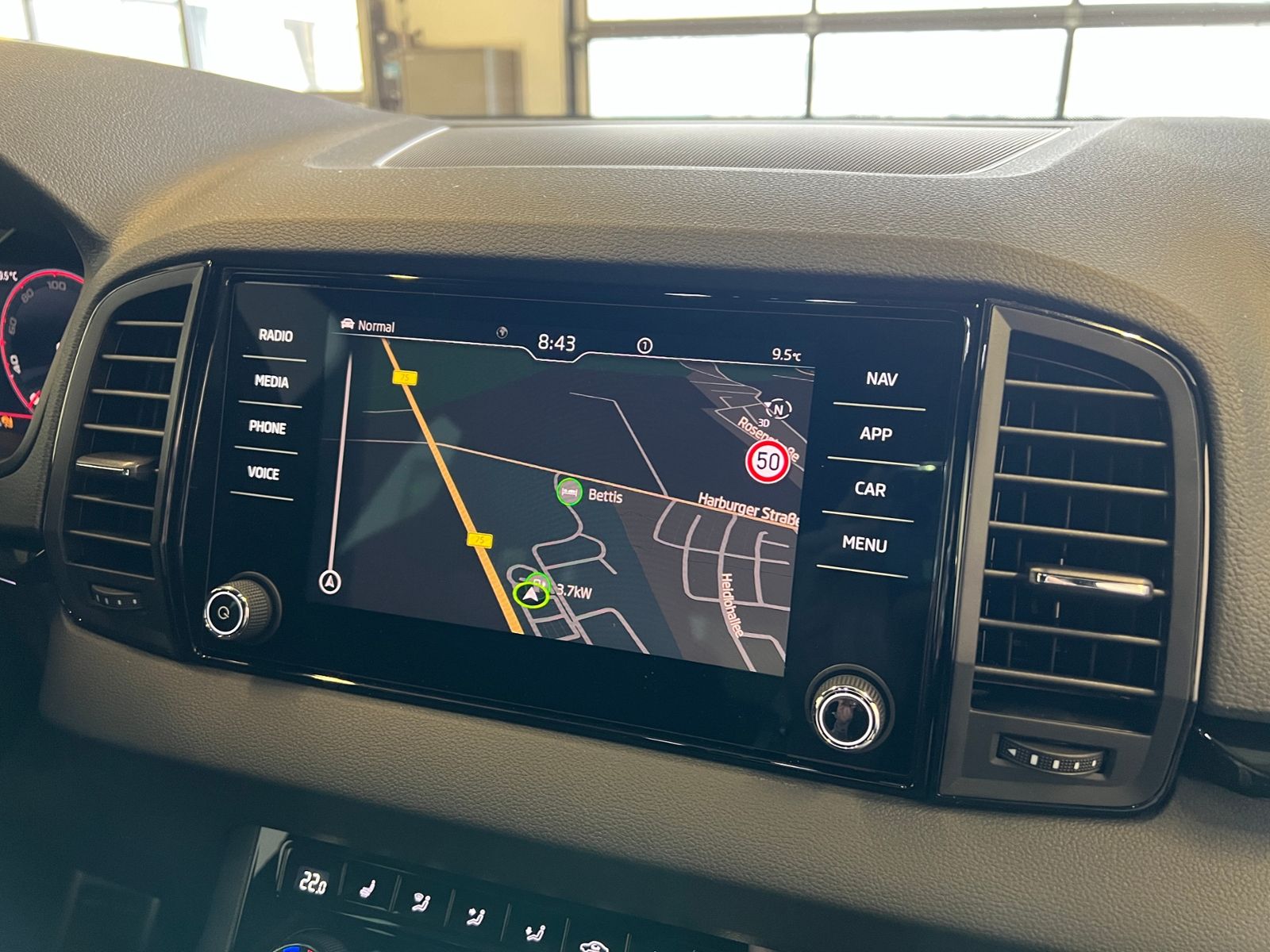 Fahrzeugabbildung SKODA Karoq Sportline 2.0 TDI DSG 4x4 *AHK,Canton-Soun