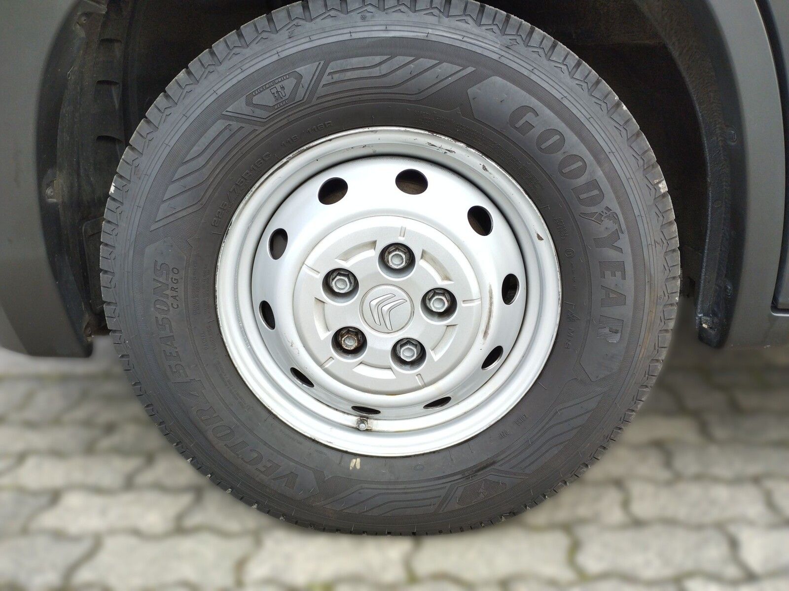 Fahrzeugabbildung Pössl Roadcruiser XL 165 PS AHK,Markise,Navi,Kamera