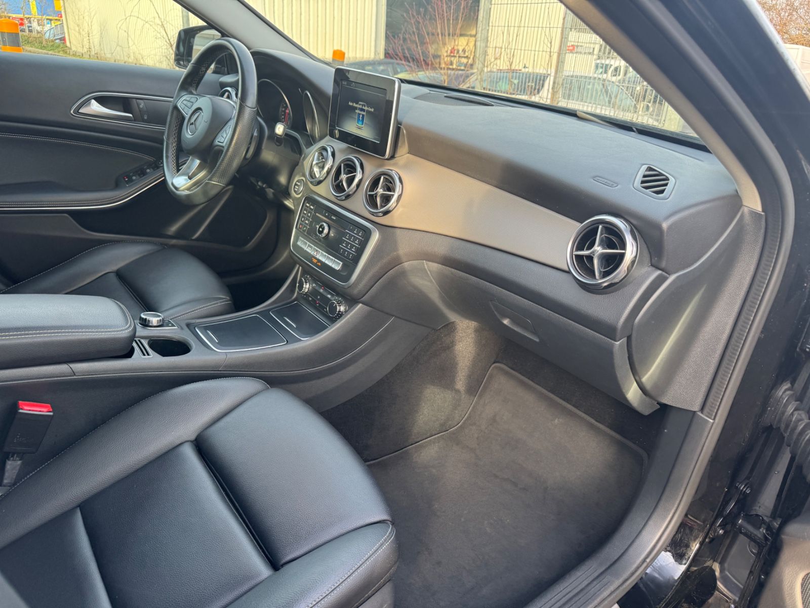 Fahrzeugabbildung Mercedes-Benz GLA 200 Leder+Navi+Kamera+Bluetooth
