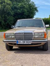 Mercedes-Benz 230 E (W123) - Mercedes-Benz 230 in Düsseldorf