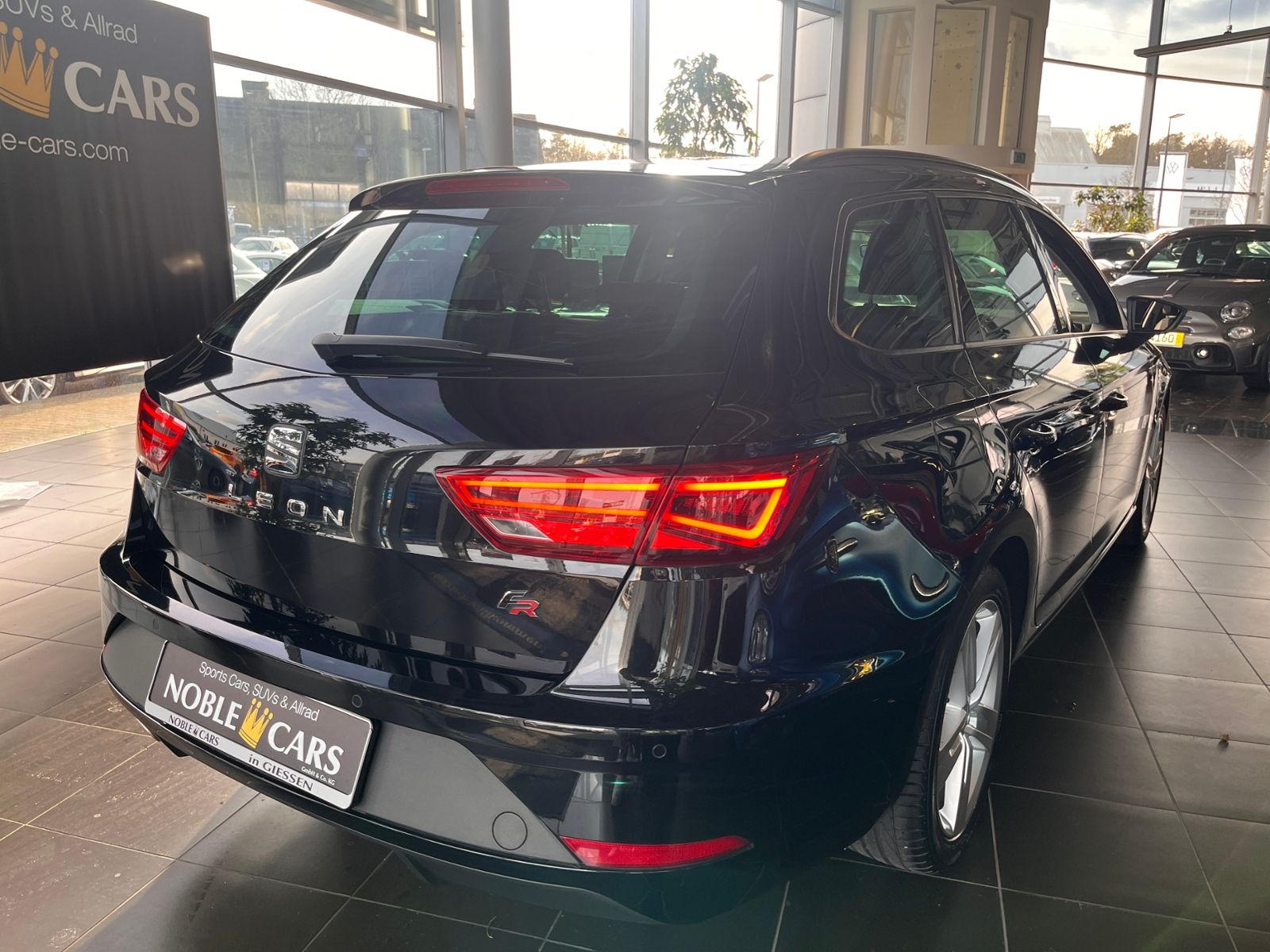 Fahrzeugabbildung SEAT Leon ST FR Black Matt Edition LED NAVI ALU