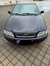 Volvo V 40 Kombi 2,0 Klima Leder TÜV Mai 27 - Volvo V40 mit Benzin-Antrieb: Kombi, 2.0