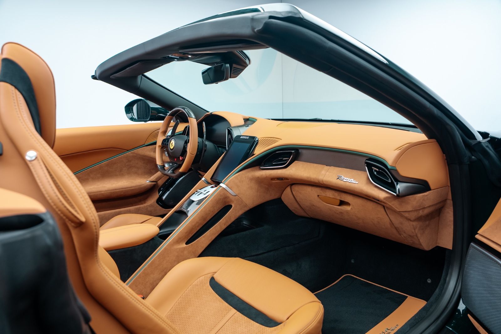 Fahrzeugabbildung Ferrari Roma Spider CARBON/SURROUND/HISTORICAL COLOUR