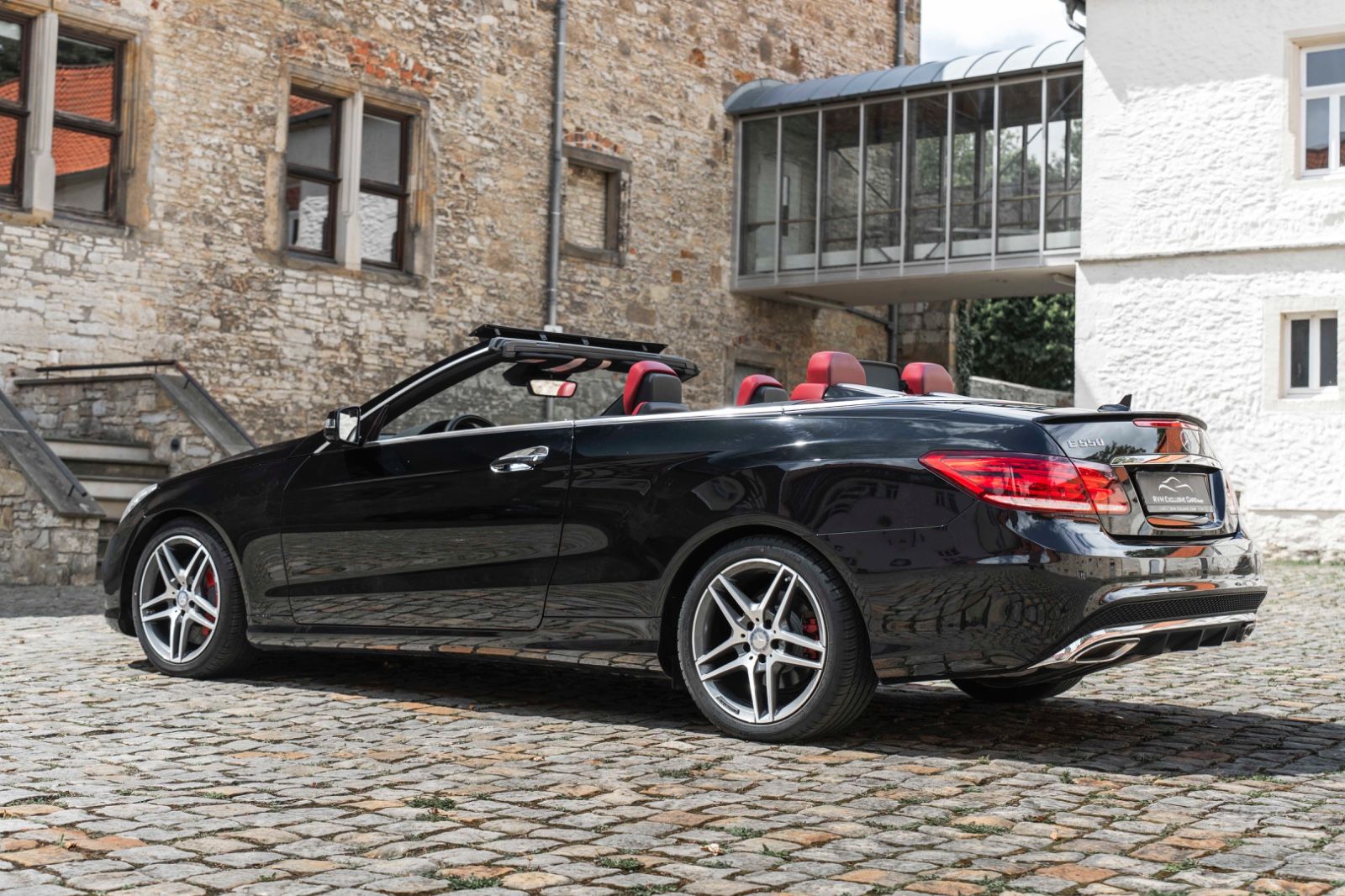 Fahrzeugabbildung Mercedes-Benz E 550 Cabriolet AMG-LINE ACC H&K LED KAM TOTW