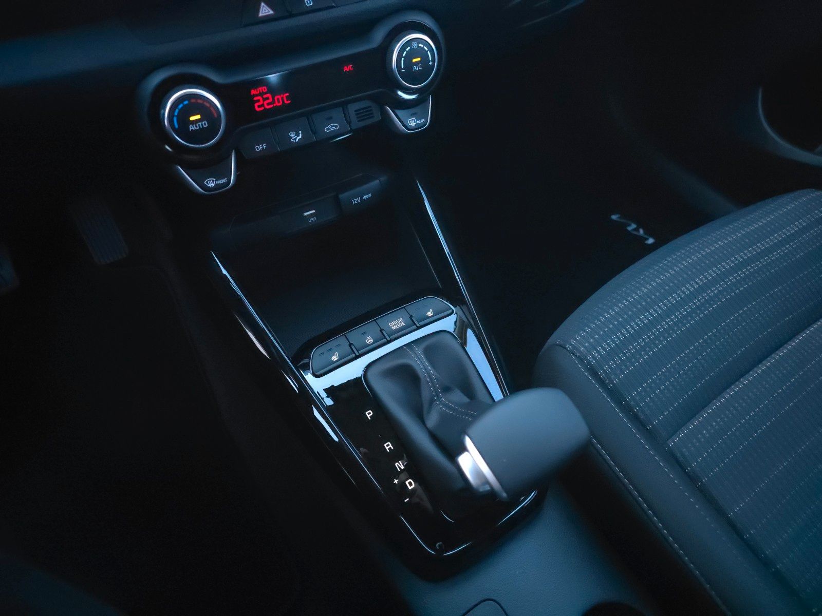 Fahrzeugabbildung Kia Stonic 1.0 T-GDI 100 Vision DCT7 Navi Kamera