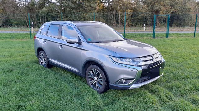 Mitsubishi Outlander 2.2 DI-D 4WD Automatik SUV-Star+ S...