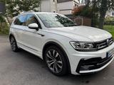 Volkswagen Tiguan Highline BMT/Start-Stopp 4Motion R-Line - VW Tiguan Gebrauchtwagen in Solingen