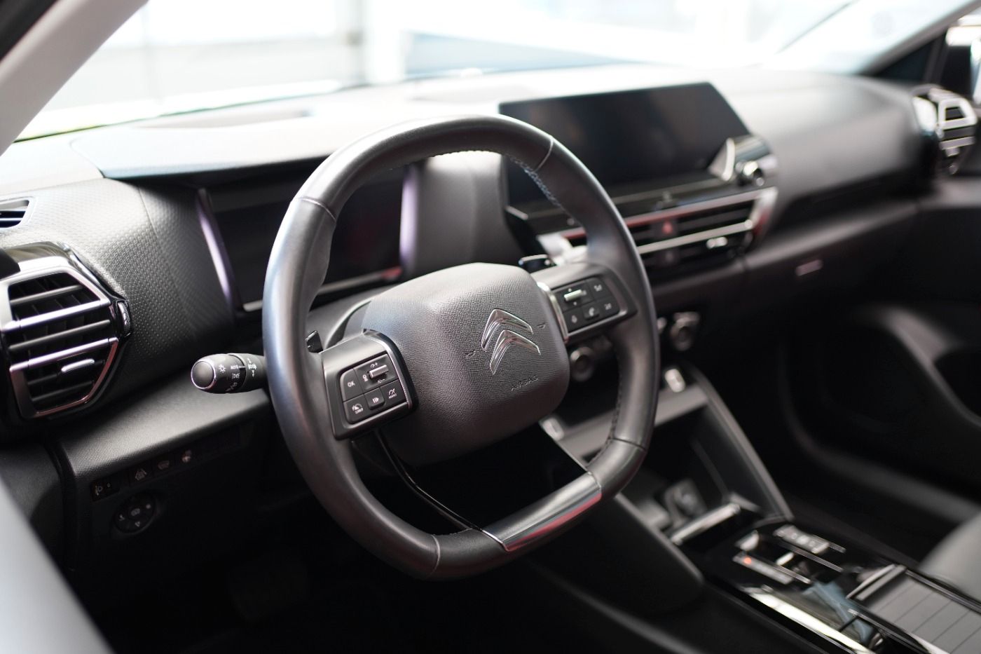 Fahrzeugabbildung Citroën C4 PureTech 155 EAT8 Shine Automatik Leder Navi