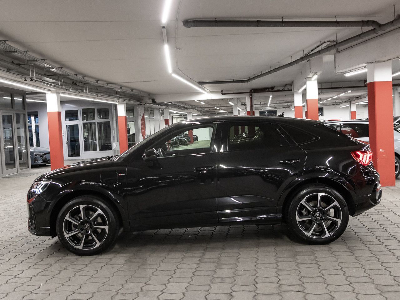 Audi Q3 Sportback 45 TFSI e S line Matrix Keyless AHK imagem 2