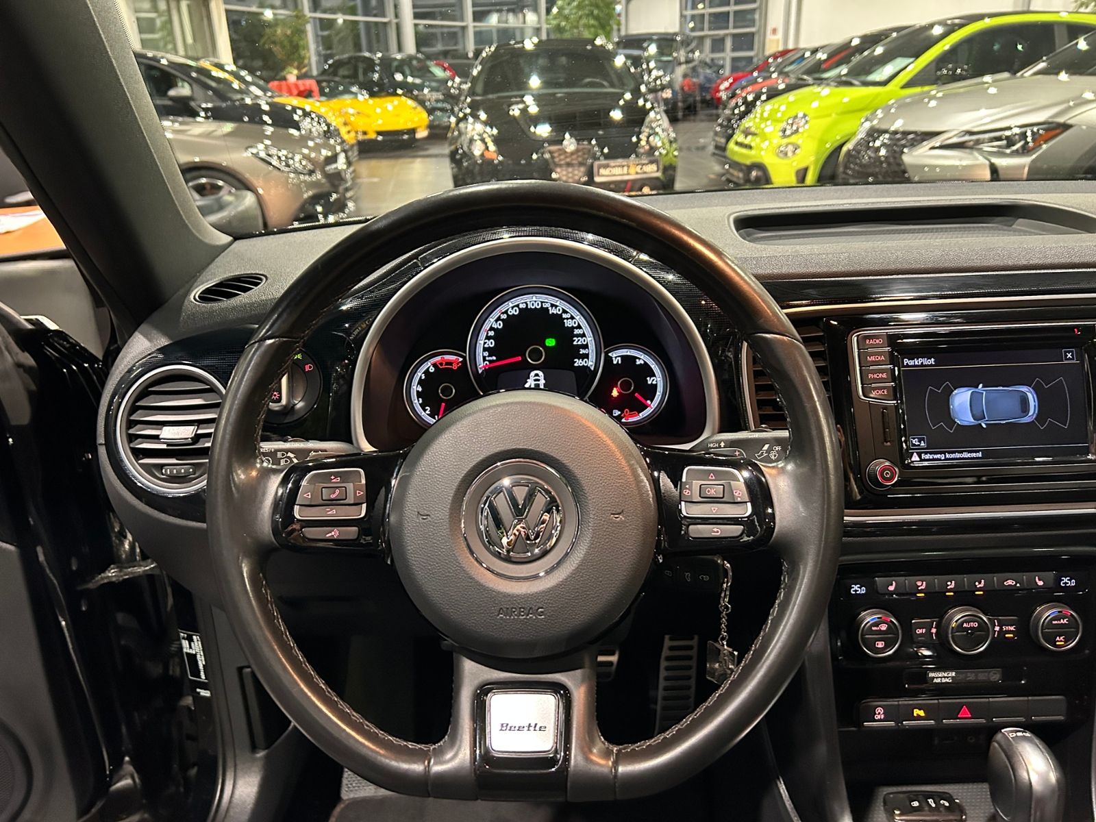 Fahrzeugabbildung Volkswagen Beetle Cabriolet Design BMT NAVI LEDER