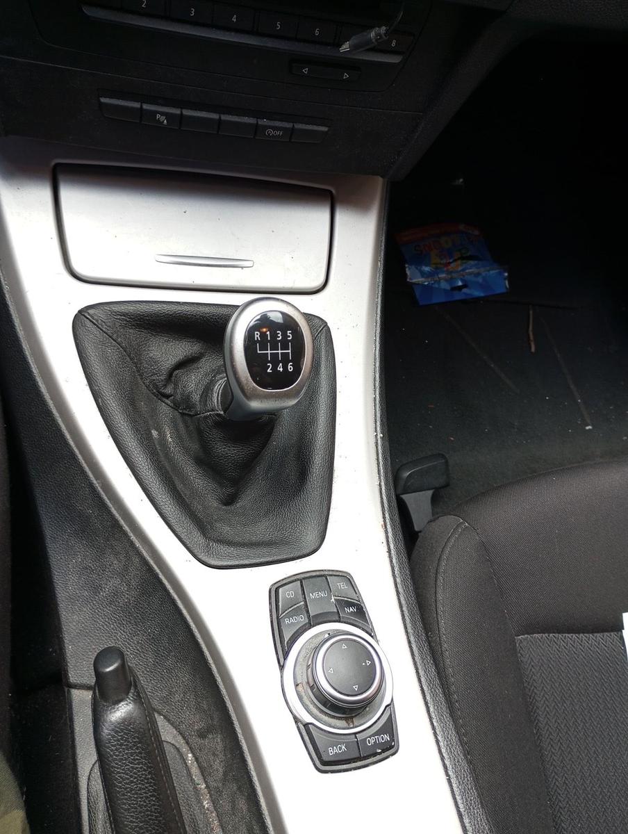 BMW 320 2009 — photo 5