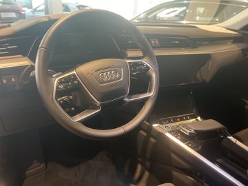 Audi Q8 e-tron - 11