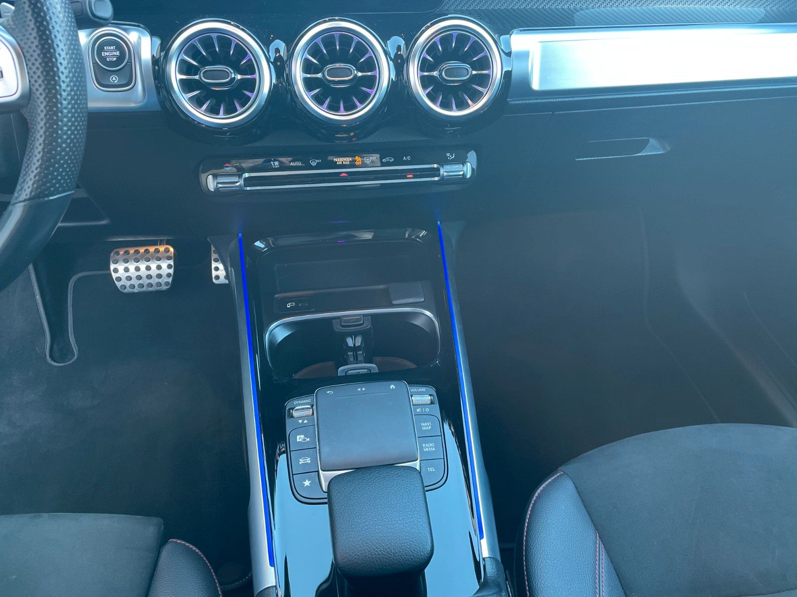 Fahrzeugabbildung Mercedes-Benz GLB 200 AMG 7-Sitzer +Ambiente+R-Kamera+Carplay