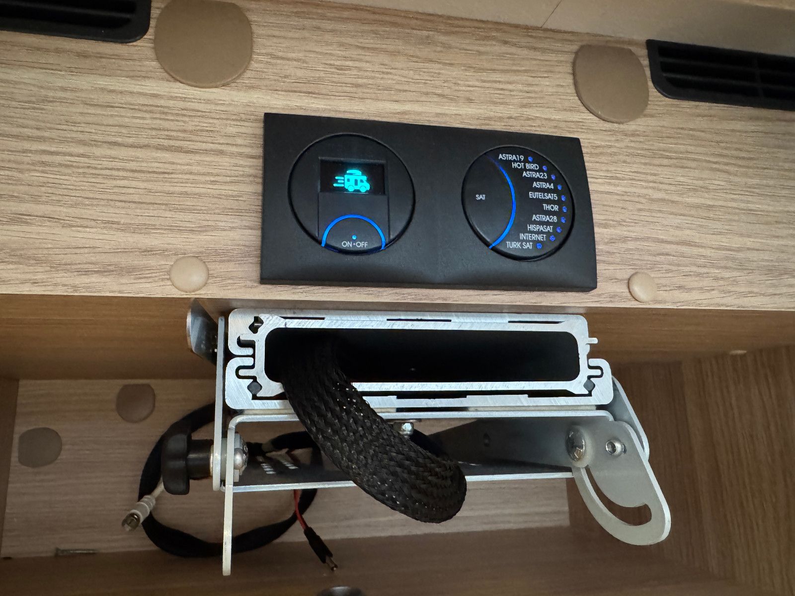 Fahrzeugabbildung Sunlight T69 L PANORAMA DACHKLIMA SAT NAVI QUEENSBETT WC+