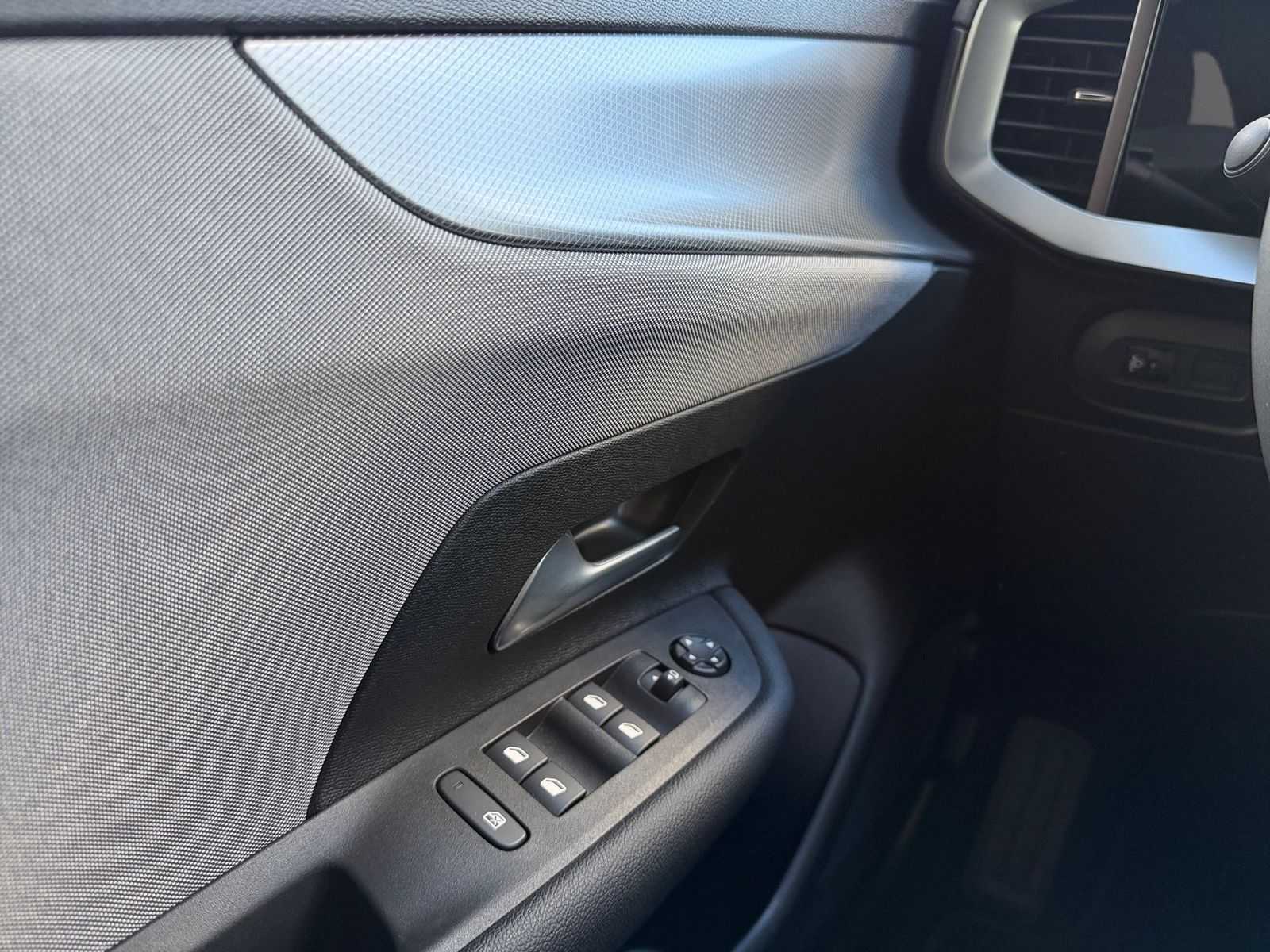 Fahrzeugabbildung Opel Mokka 1.2 Turbo Edition Kamera,LED,Navi,SHZ,PDC