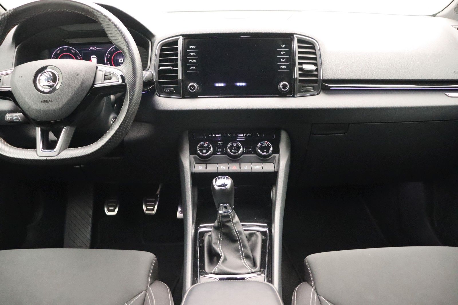 Fahrzeugabbildung SKODA Karoq 1.5 Ambition Sports-Line LED NAVI ACC
