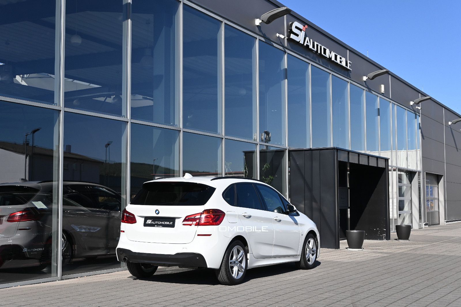 Fahrzeugabbildung BMW 218i Active Tourer M Sport °AHK°PDC°SITZHEIZ°
