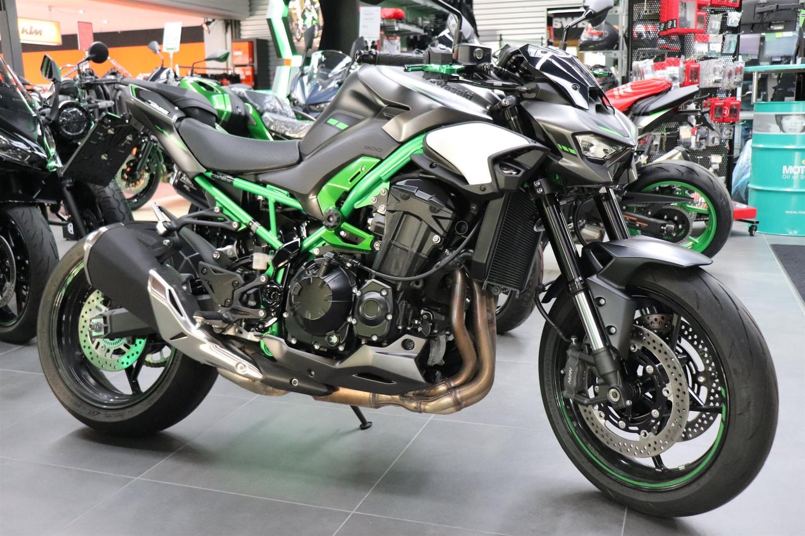 Kawasaki Z900 wie Neu mit Zubehör