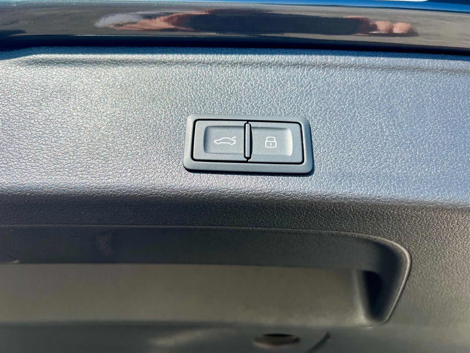 AUDI A4 Avant TDI LEDER AHK LED SHZ NAVI KAMERA