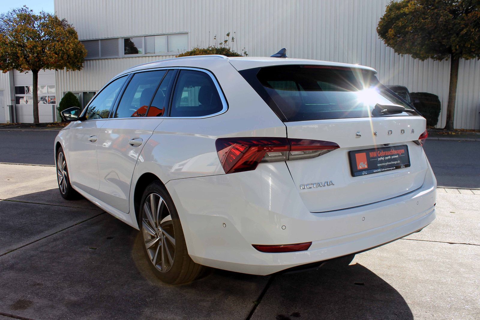 Fahrzeugabbildung SKODA Octavia Combi Style 2.0TDI DSG AHK PANO KAM HUD