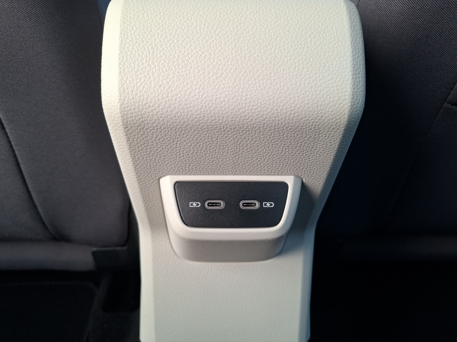 Fahrzeugabbildung Volkswagen Polo TSI Highline Klima DAB PDC SH LM