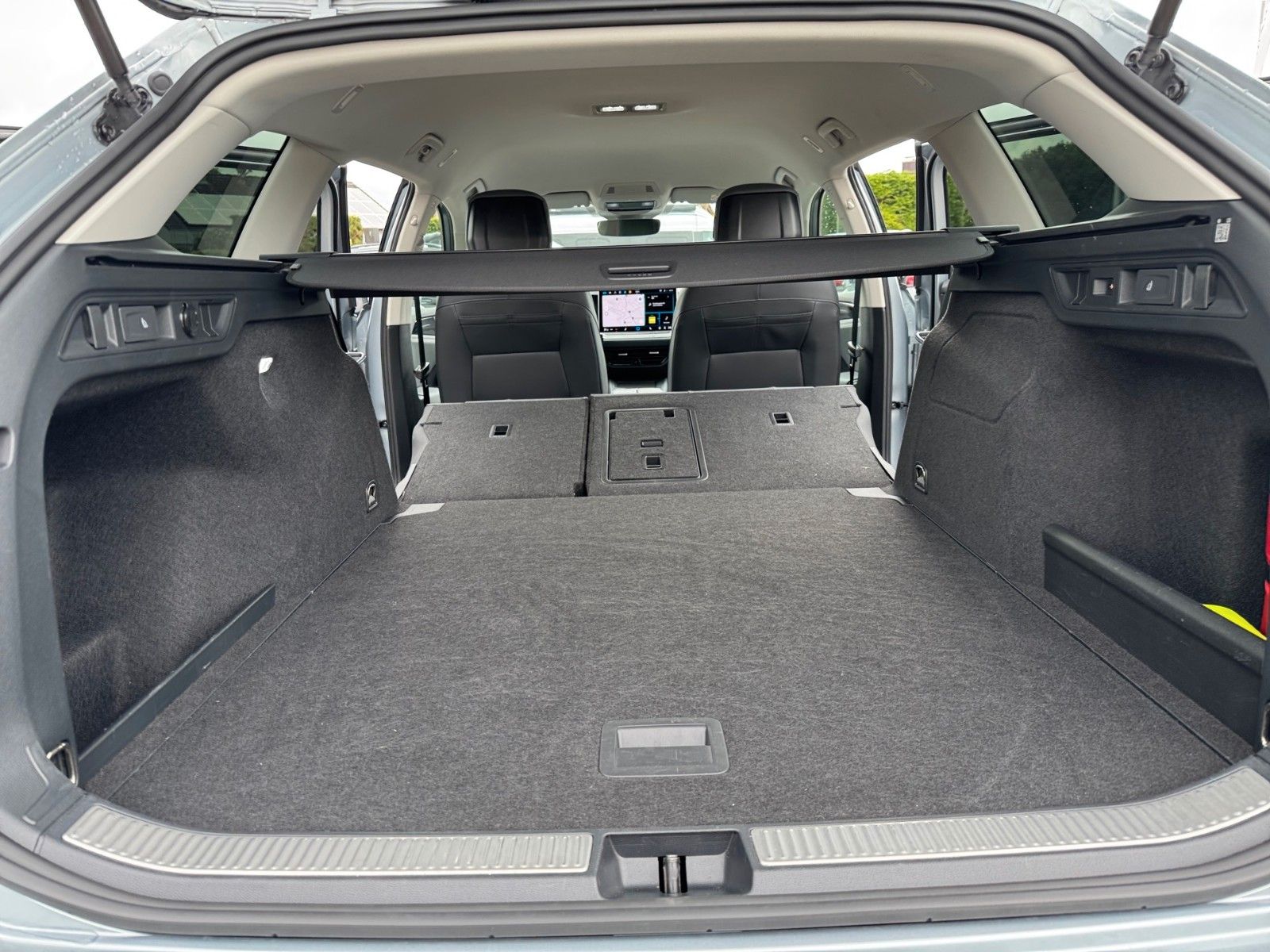 Fahrzeugabbildung Volkswagen Passat Variant 1.5 eTSI Business
