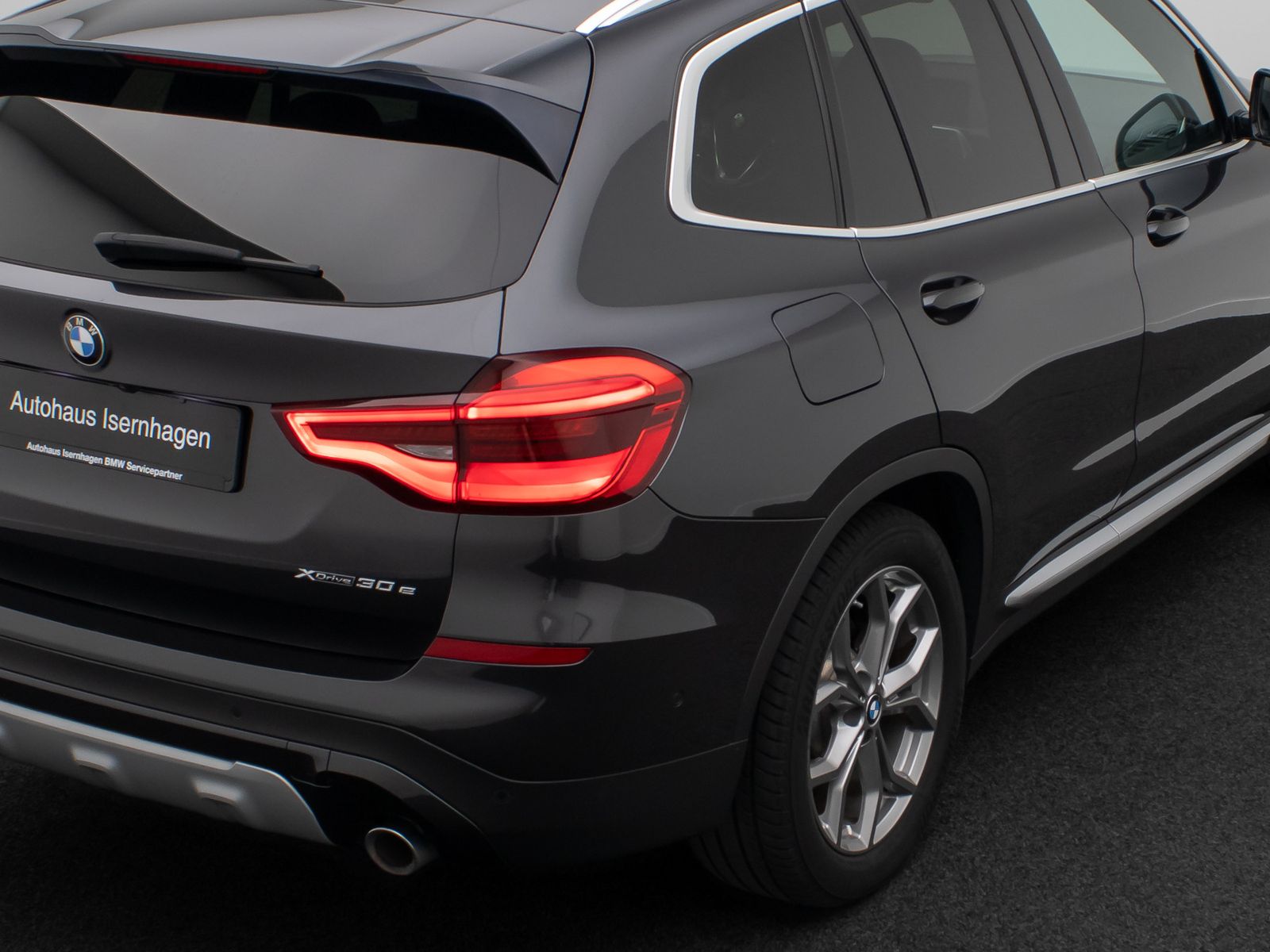 Fahrzeugabbildung BMW X3 xD30e xLine HUD DAB Kamera Alarm HiFi 19Zoll