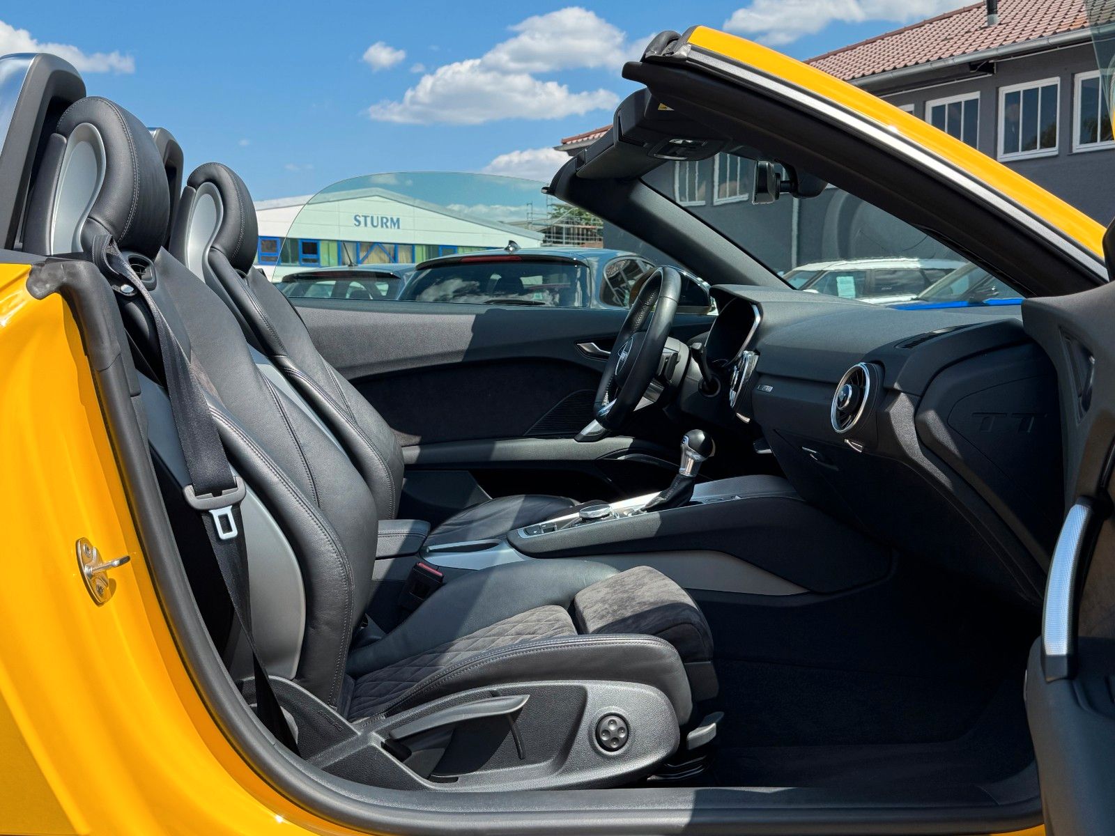 Fahrzeugabbildung Audi TT Roadster 2.0 TFSI DSG S-Line B&O Alcan. SHZ