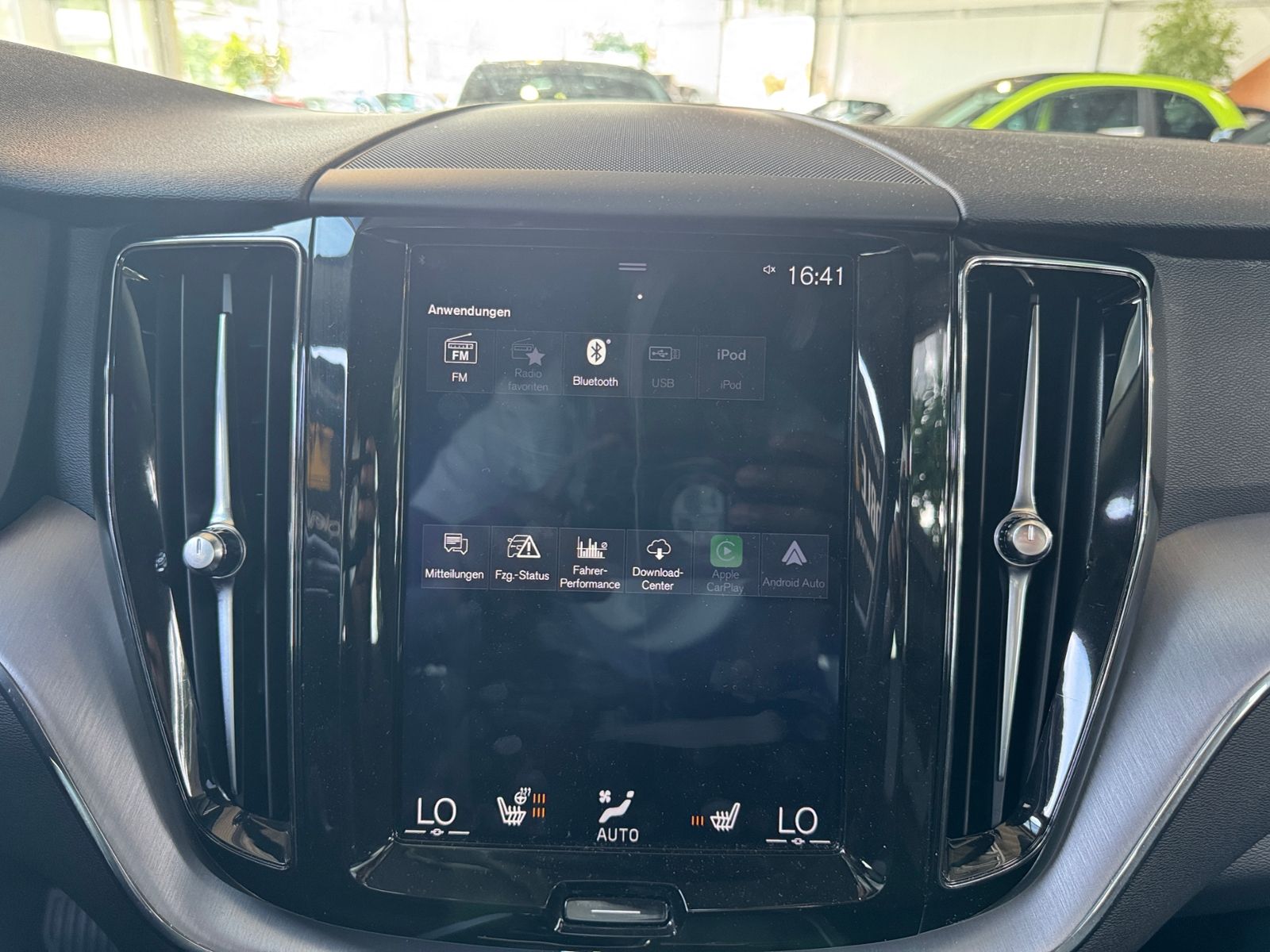 Fahrzeugabbildung Volvo XC60 Momentum Pro 2WD LED NAV DAB RFK SHZ ALU