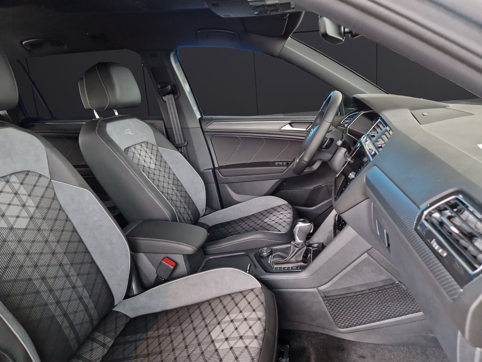 Fahrzeugabbildung Volkswagen Tiguan Allspace TDI R-Line Black 4M 7Si MATRIX A