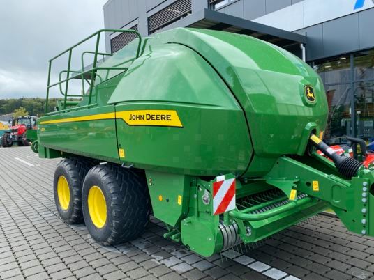 John Deere L624