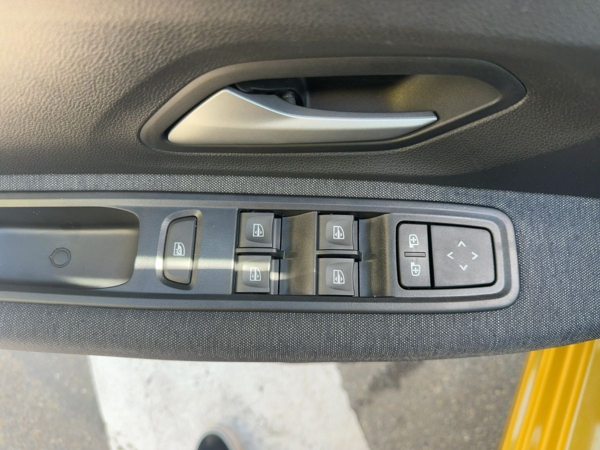Fahrzeugabbildung Dacia Sandero Expression TCe 100 navi Kamera SHZ