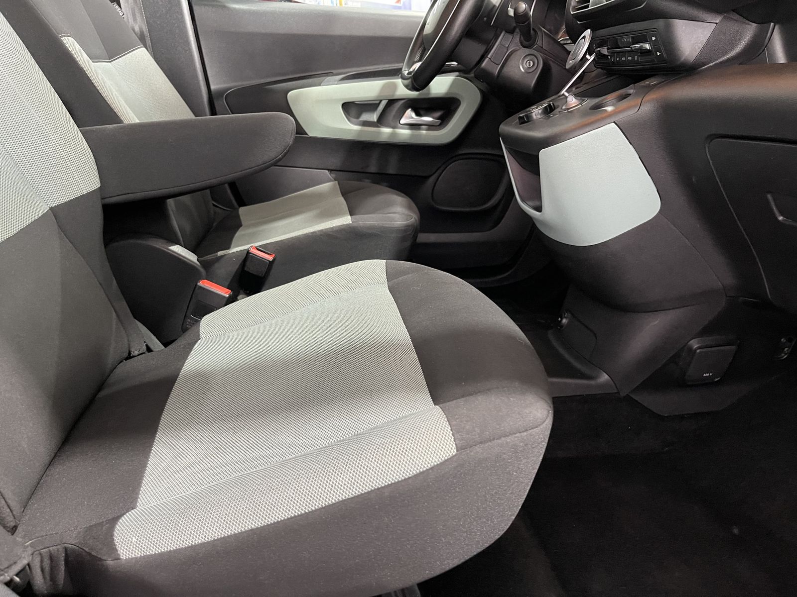 Fahrzeugabbildung Citroën Berlingo Feel XL*7 Sitzer*AHK*LED*Navi*Cam*Klima