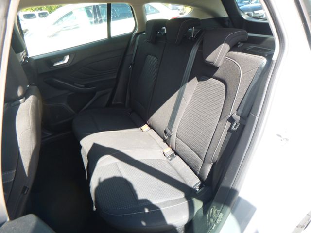 Fahrzeugabbildung Ford Focus Turnier >NAV/LED/KAM/PDC/SHZ<