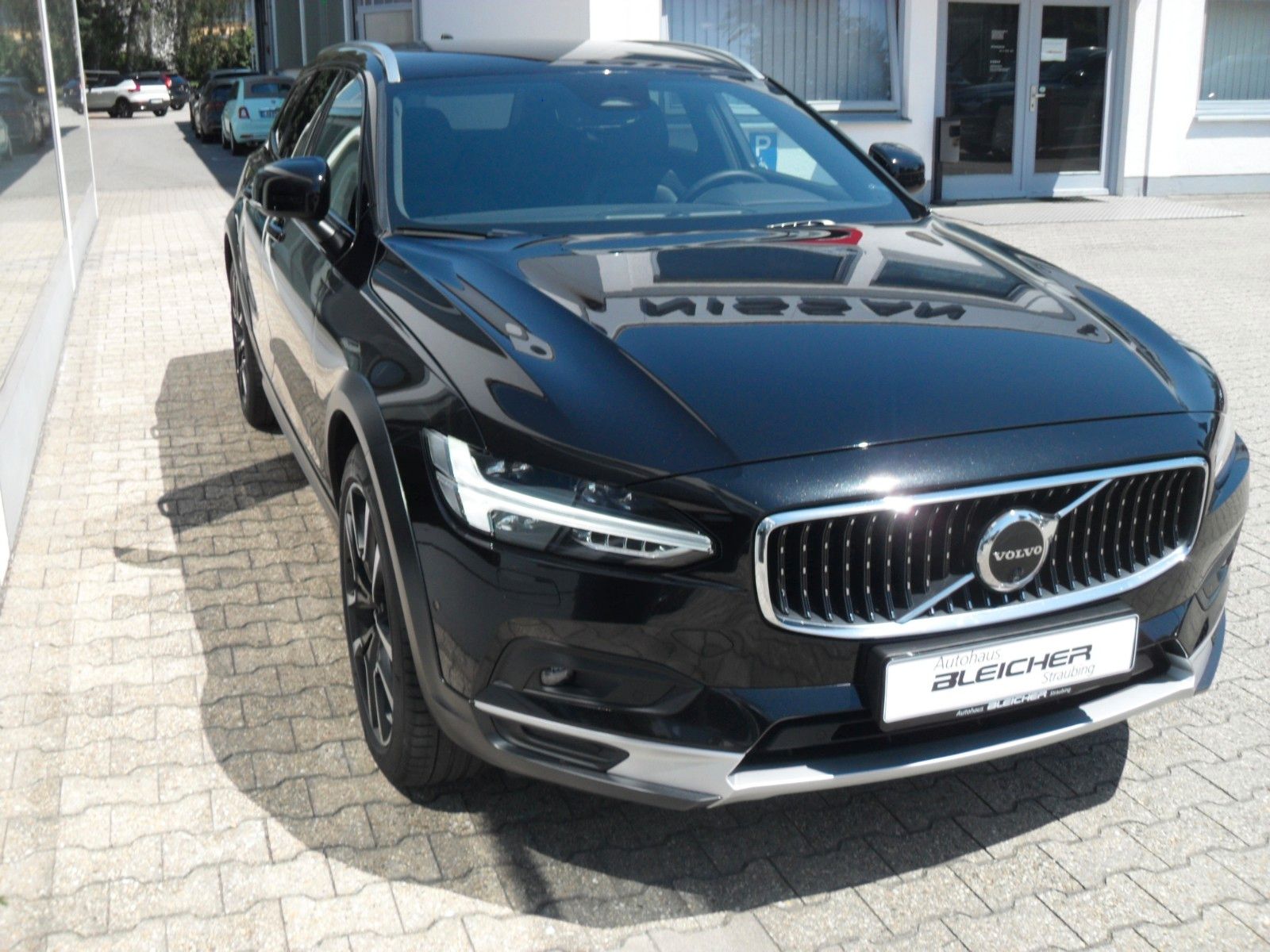 Fahrzeugabbildung Volvo V90 B4 Cross Country Plus AWD