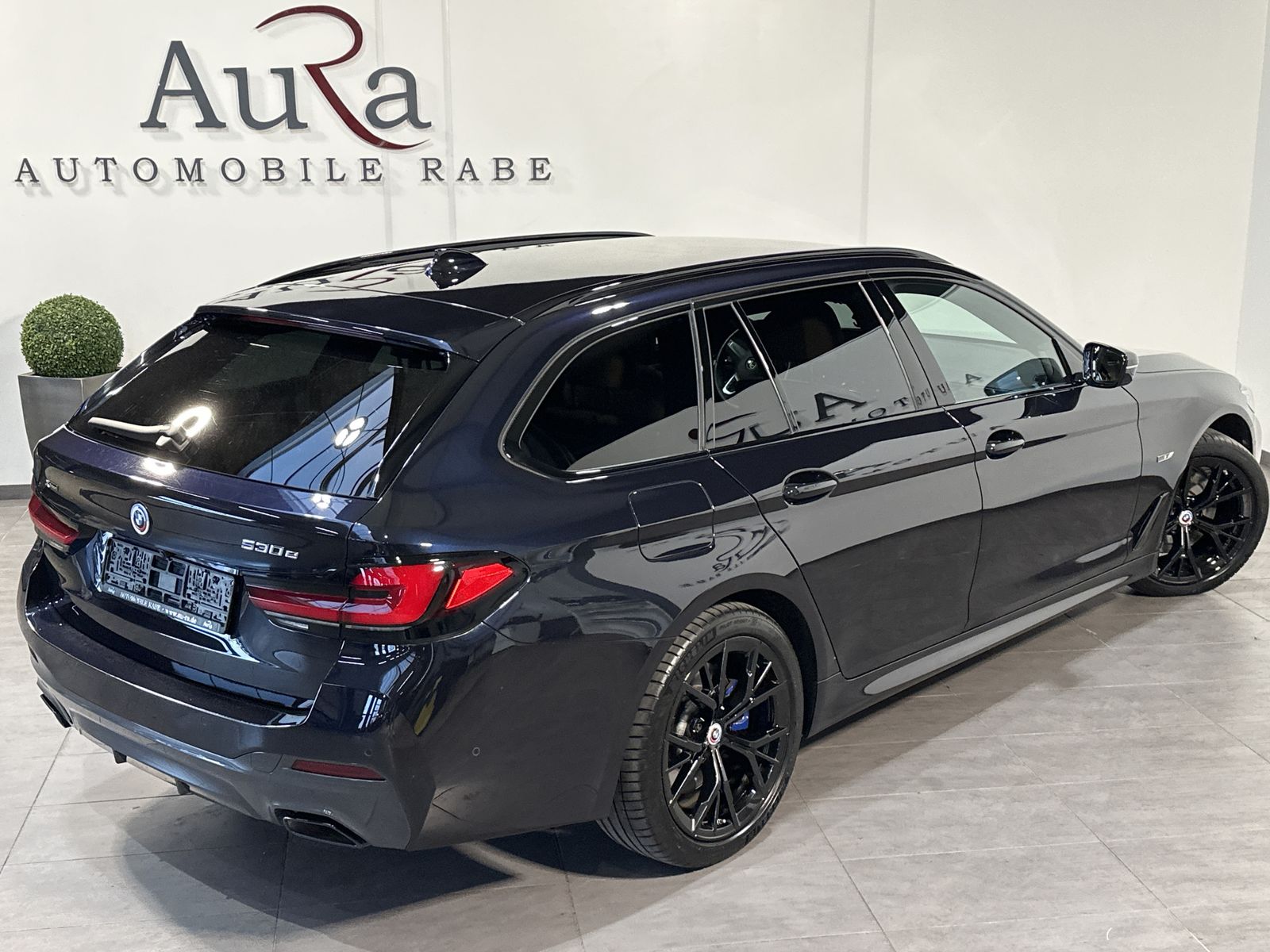 Fahrzeugabbildung BMW 530e Touring xD M-Sport Pro NAV+LASER+AHK+HEADUP