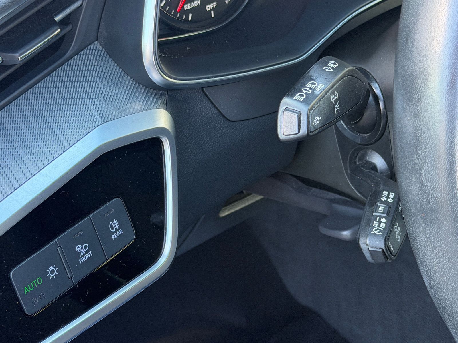 Fahrzeugabbildung Audi A6 Avant 55 TFSI quattro/SPORT/S-LINE/