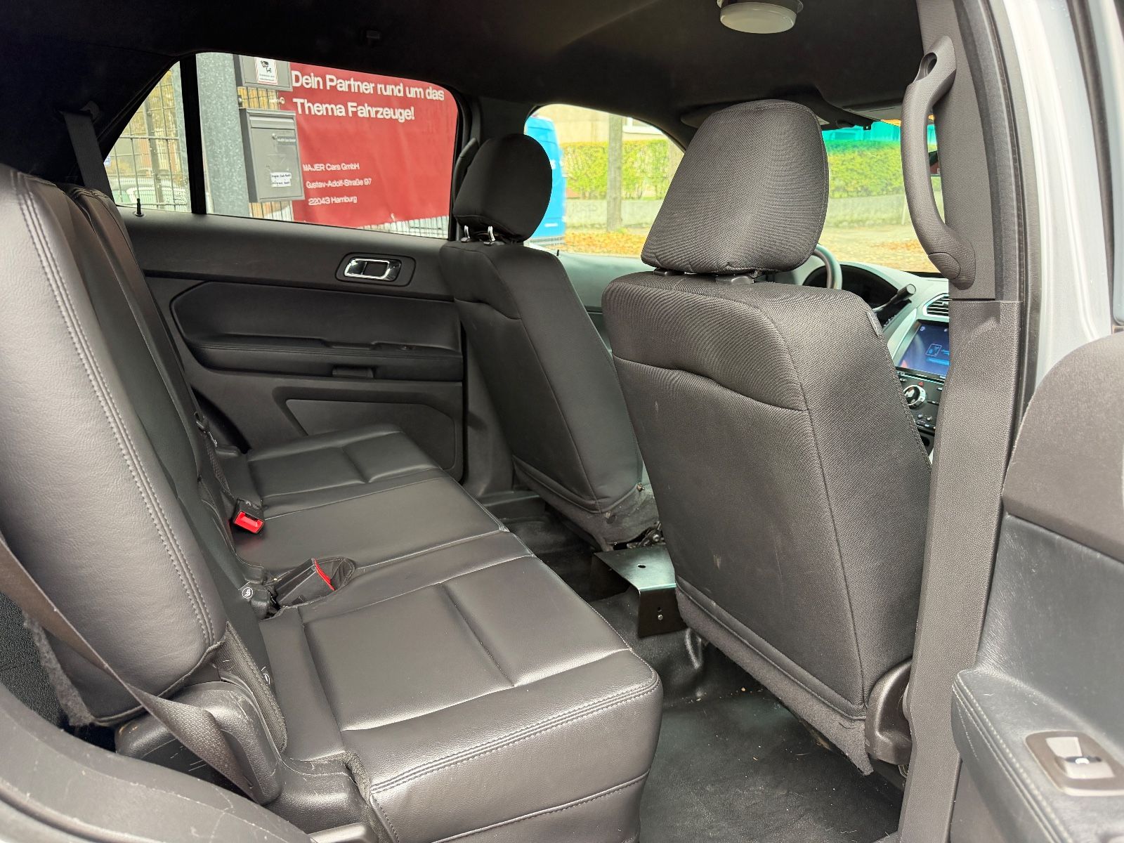 Fahrzeugabbildung Ford Police Interceptor 4x4 AUTOMATIK