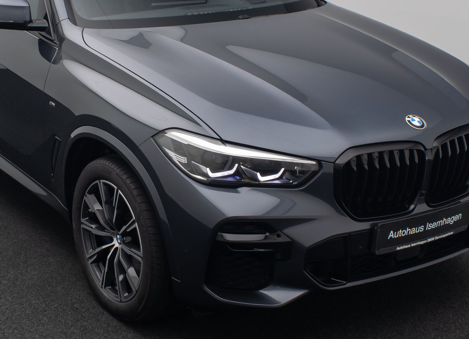 Fahrzeugabbildung BMW X5 xD30d M Sport Kamera DAB HiFi HUD Panorama