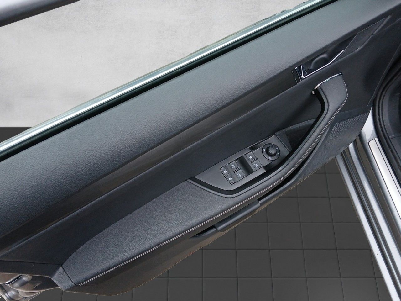 Fahrzeugabbildung SKODA Superb Combi Style iV AHK NAVI Standheizung