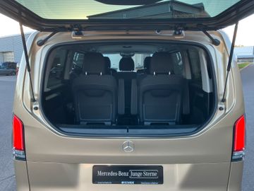 Mercedes V 220 - 12