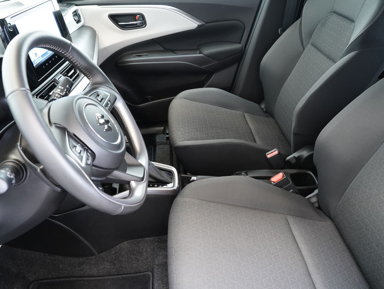 Fahrzeugabbildung Suzuki Swift 1.2 Dualjet Hybrid 61 kW Comfort+ LED/NAVI