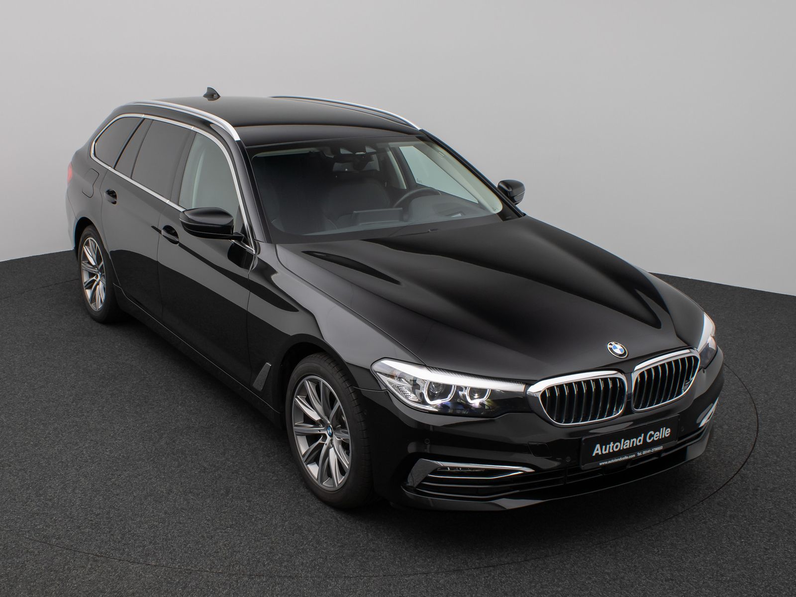 Fahrzeugabbildung BMW 520d Luxury Line Kamera HUD H/K Massage DisplKey